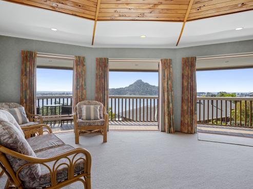 12 Pine Grove, Tairua
