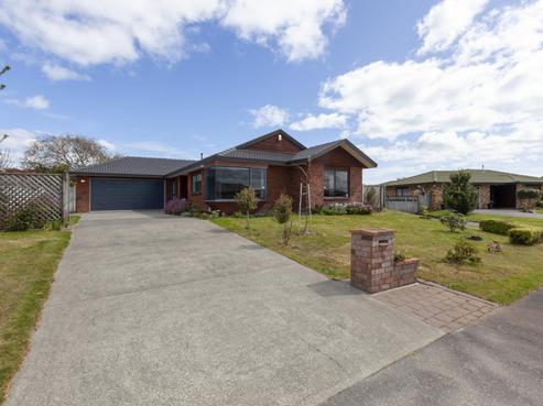 8 Cranbrook Grove, Waikanae