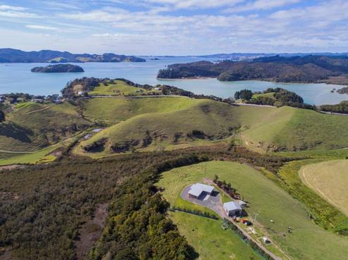 11 Whangaruru Wharf Road, Oakura Coast