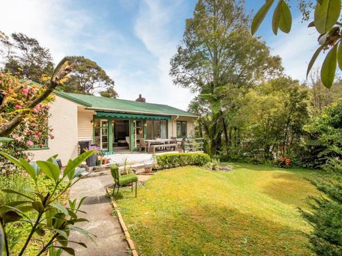 10 York Road, Titirangi