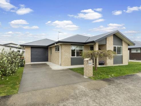 27 Landmark Court, Huntington