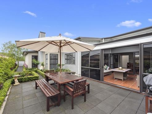 28 Palliser Drive, Huntington