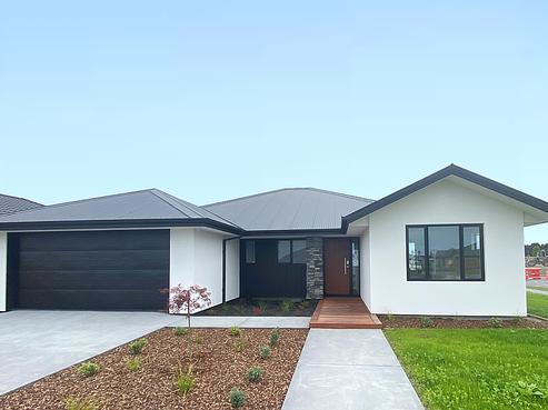 81 Oaks Drive, Lincoln