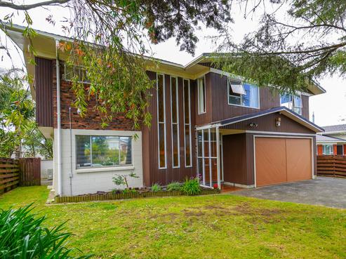 16 Taitua Drive, Te Atatu South