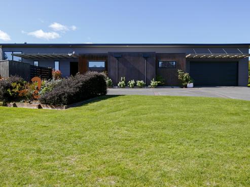 2 Cabbage Tree Grove, Kinloch