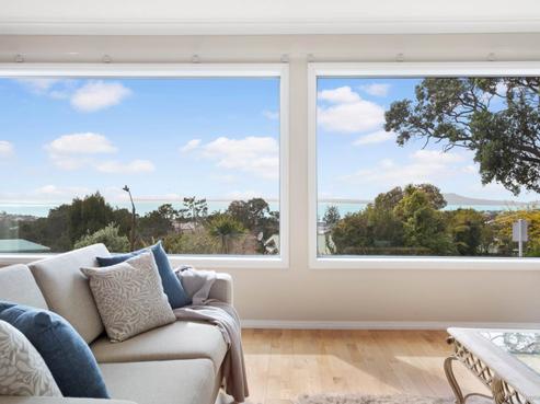 10 Dalmeny Close, Murrays Bay