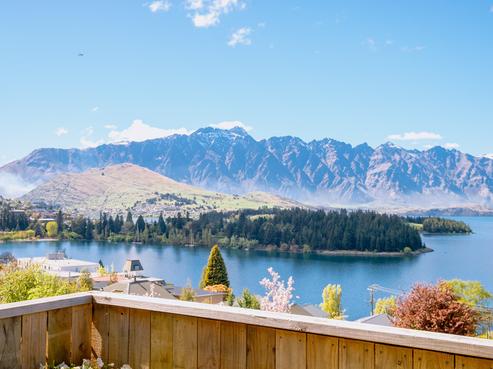 16 Lomond Crescent, Queenstown Central