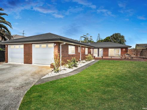 19 Bob Charles Drive, Golflands