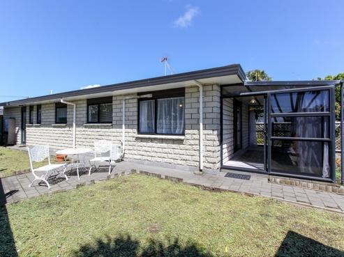 2/247 Courtenay Street, Strandon