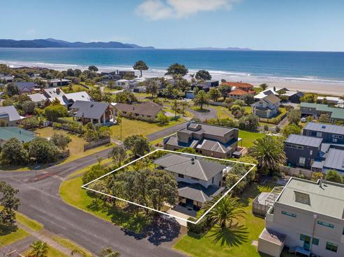 100 Pacific Parade, Matarangi