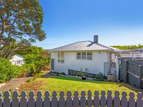 12 Komata Grove, Waitangirua