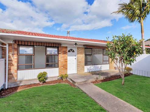2/115 Mcleod Road, Te Atatu South