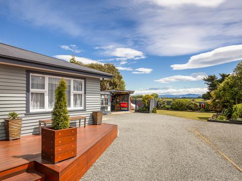 1277 Main North Road, Waikuku
