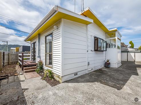 1/2 Kirkcaldy Street, Petone