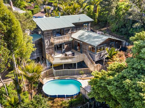 9 Tawini Road, Titirangi