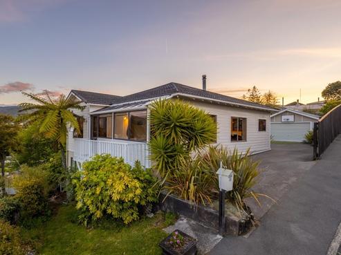 11 Britannia Heights, Stepneyville