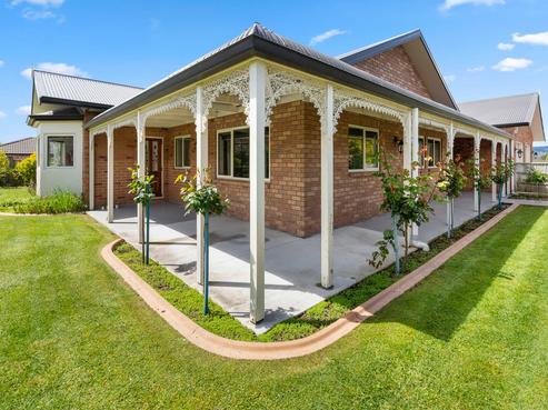2 Baxendale Drive, Westbrook