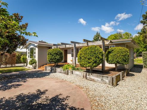 16 Reid Avenue, Luggate