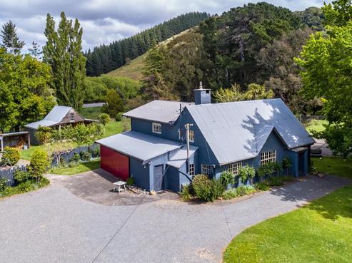 216 Tora Road, Tora
