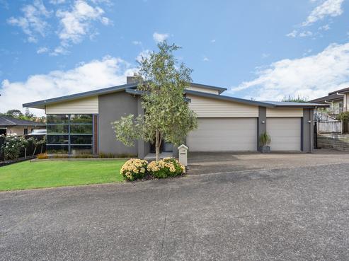 33 Pine Harbour Parade, Beachlands