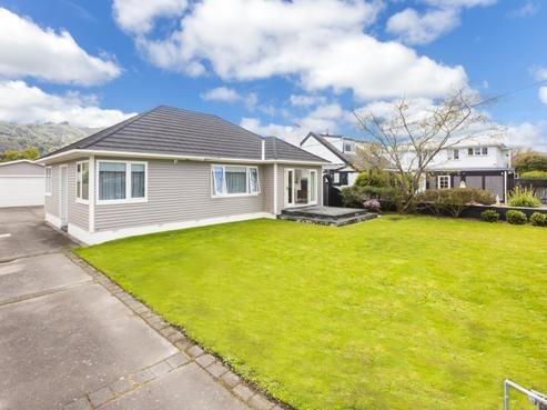 7 Oak Street, Ebdentown