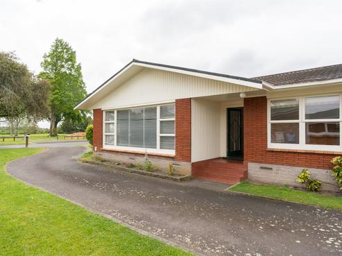 16 Clements Crescent, Queenwood
