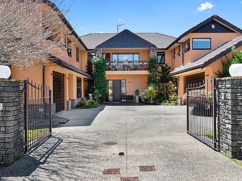 25 Oak Manor Drive, Albany