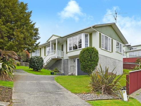 17 Radiata Grove, Brown Owl