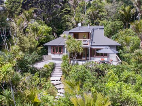 123 Seaview Road, Piha