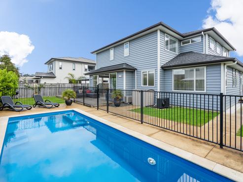 44 Milano Boulevard, Karaka
