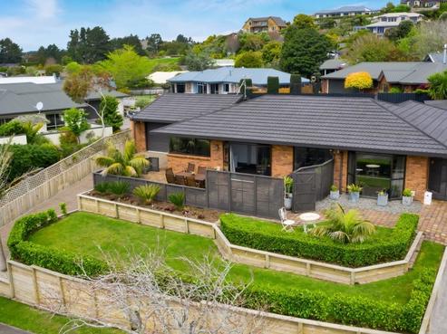 6 Ashmore Drive, Frankleigh Park