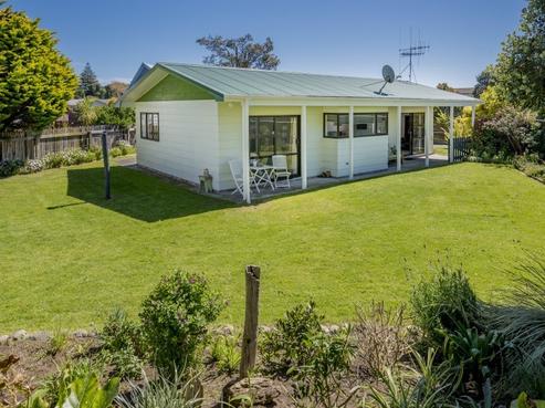 30 Simcox Street, Otaki Beach