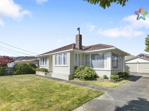 10 Holyoake Crescent, Avalon