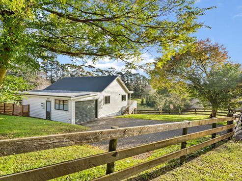 33A Hardens Lane, Paremoremo