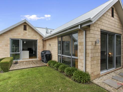 2 Cellars Way, Yaldhurst