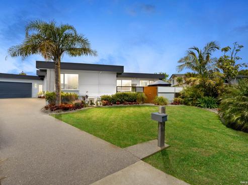 16 Binda Place, Botany Downs