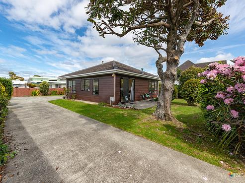 66A Queens Grove, Central Hutt