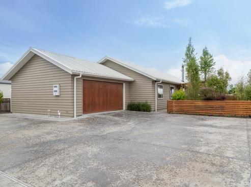 8 Ngahana Place, Turangi