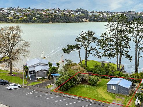 9 Chapman Road, Te Atatu Peninsula