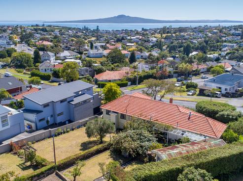 8 Kurahaupo Street, Orakei