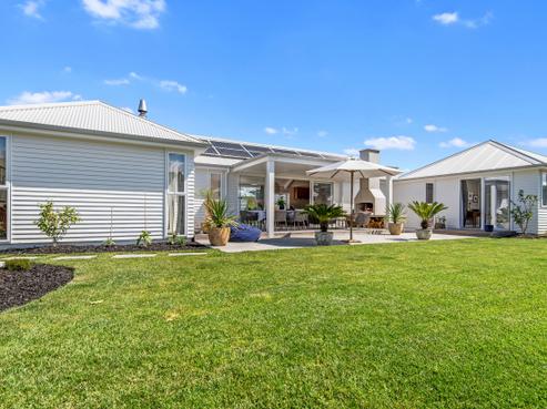 8 Awanui Crescent, Matakana