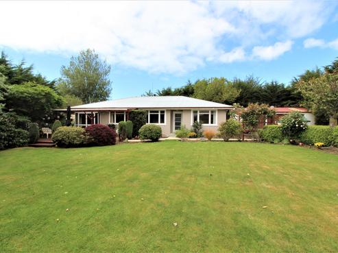 322 Parsons Road, Weston