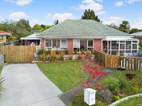 16 Campbell Place, Papakura