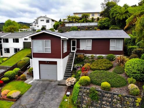 5 Dawn Grove, Brown Owl