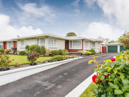 15 Henare Street, West End