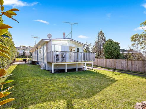42 Thornlow Street, Glendene