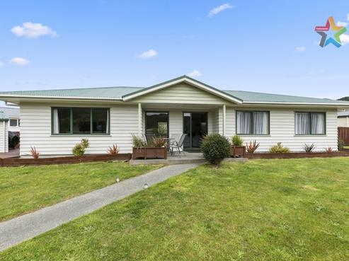 25 Grimsby Grove, Wainuiomata