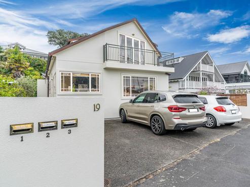 2/19 King Edward Parade, Devonport