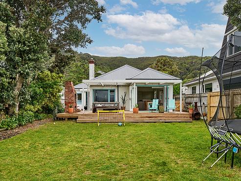 30 Pukatea Street, Eastbourne