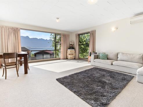 16A Wynyard Crescent, Fernhill/Sunshine Bay